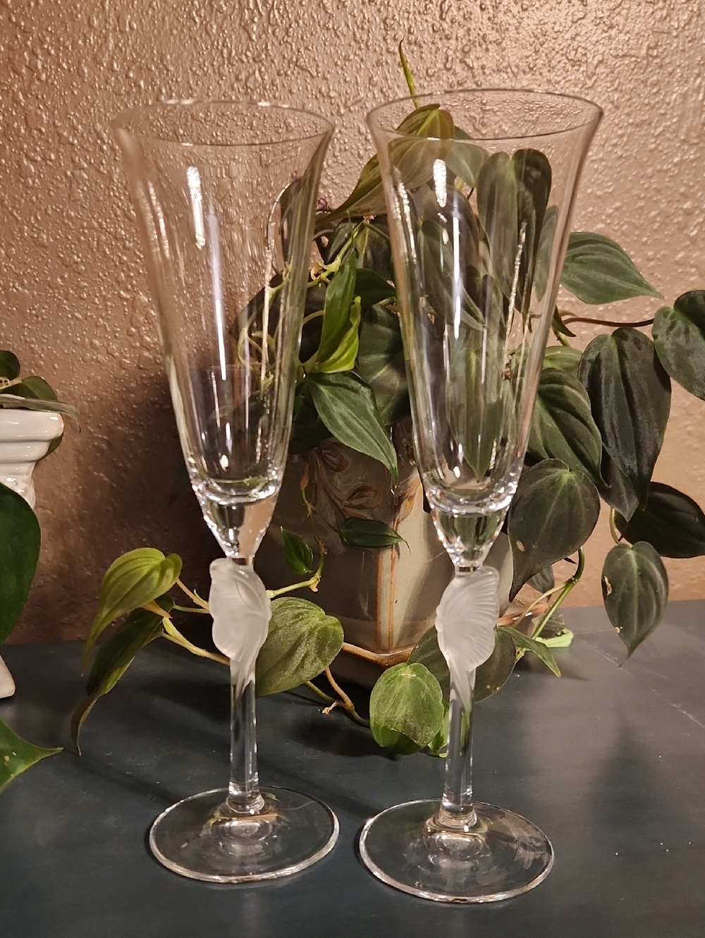 Crystal Champagne Flutes with Frosted Butterfly Accent - Set of 2